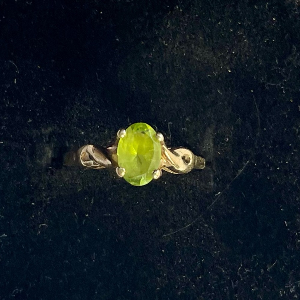 10K Gold and Peridot Ring